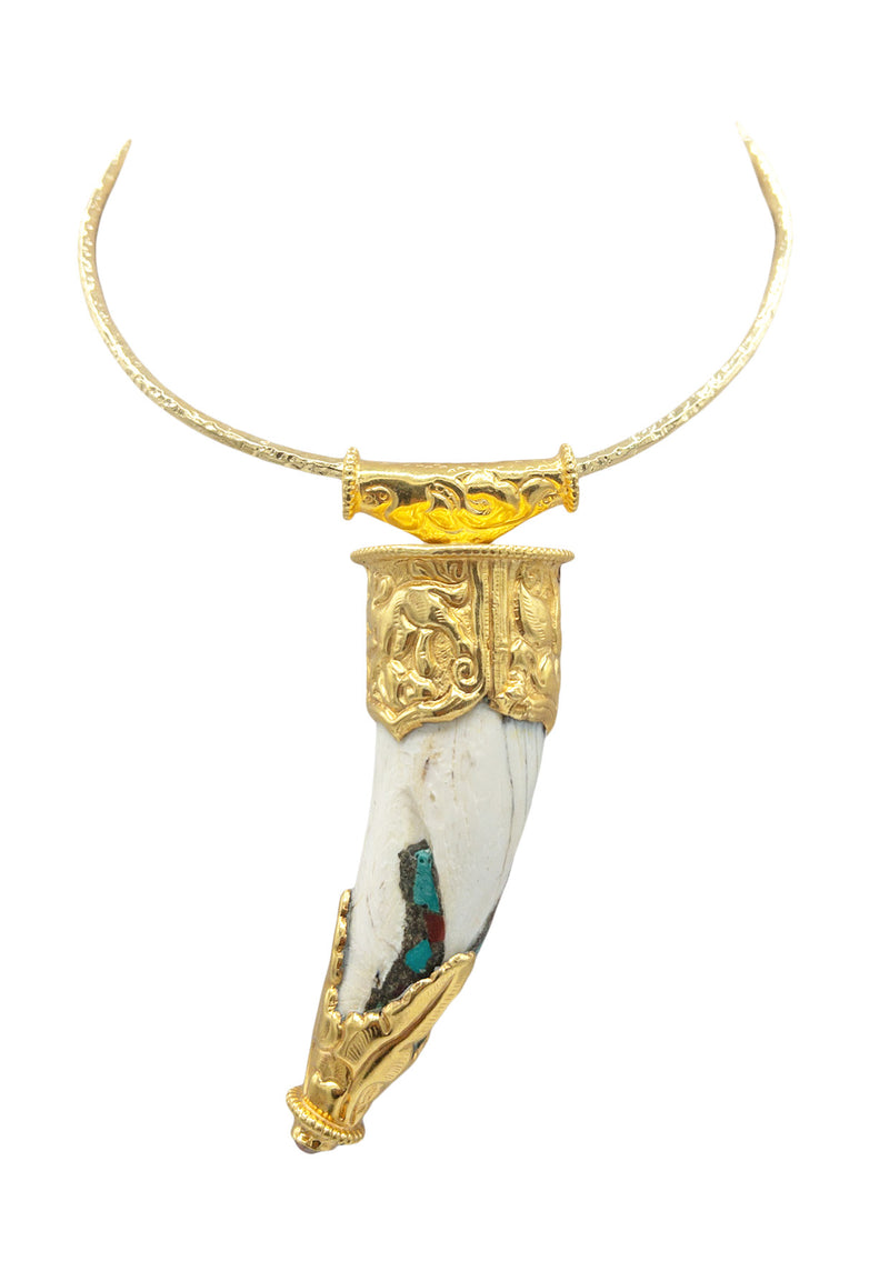 White Shell in Gold Setting Pendant Necklace