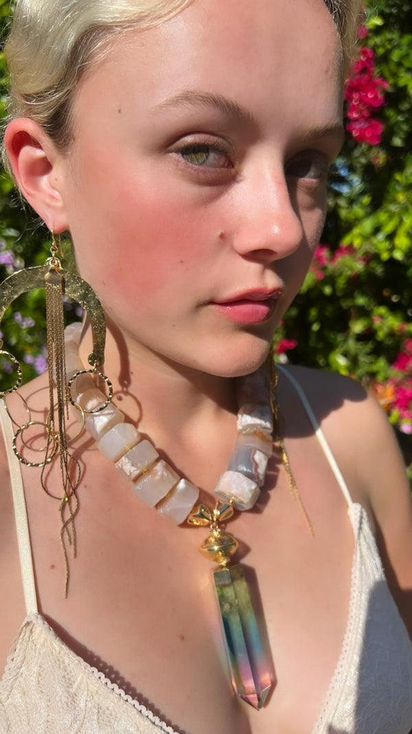 Escape the mundane and get lost in the beauty of this exquisite Agate Rainbow Crystal Quartz Pendant Necklace with authentic agate details. Make a bold statement with this one-of-a-kind bohemian necklace and enjoy the positive energy you'll receive.