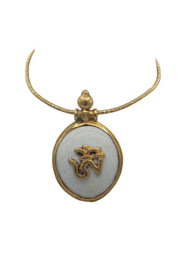 Shell and Gold Pendant Necklace